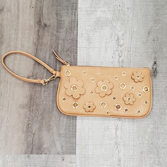 Nine west floral wristlet - Picture 4 of 7